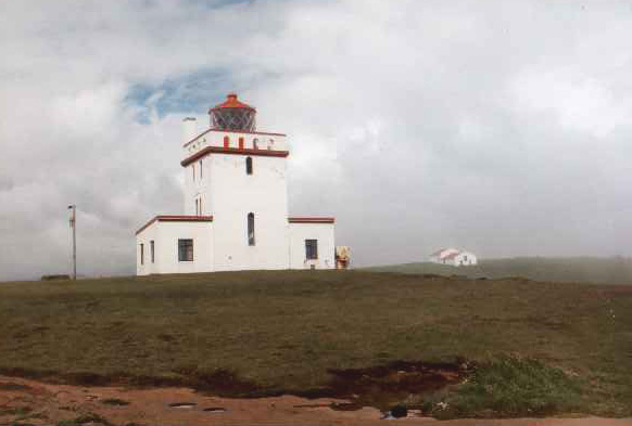 Leuchtturm auf der Klippe Dyrh&oacute;laey