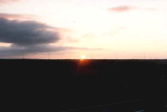 Sonnenuntergang am Flughafen Keflav&iacute;k