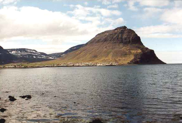 Blick von &Oacute;sv&ouml;r auf Bolungarv&iacute;k